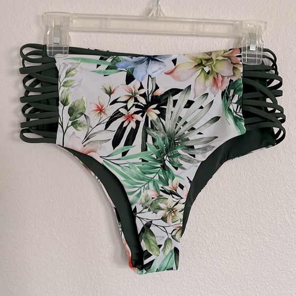 TiniBikini reversible strappy bikini - Picture 7 of 8